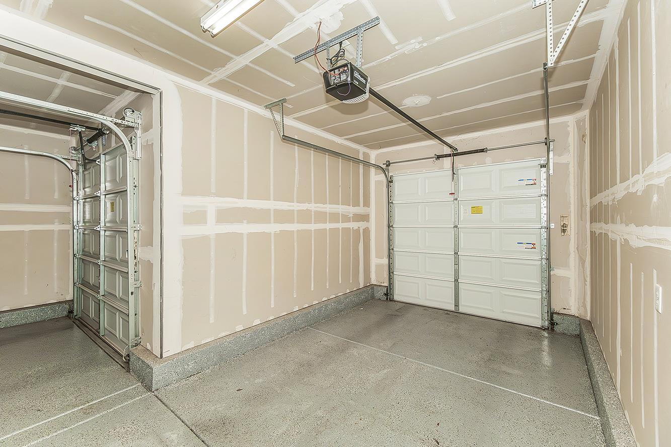 2047 E Makenna Dr, Fresno, CA 93730