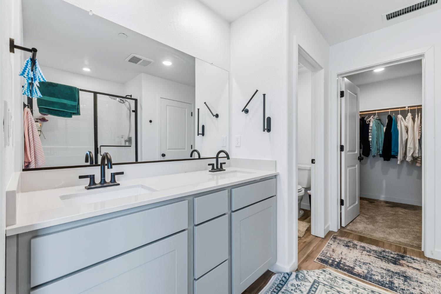 6293 W Willis Ave, Fresno, CA 93723