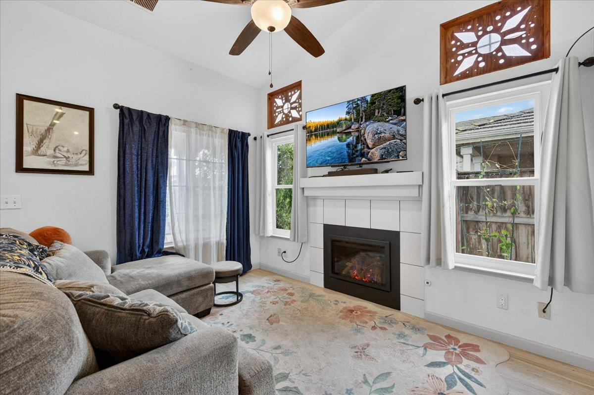 5593 W Norwich Ave, Fresno, CA 93722