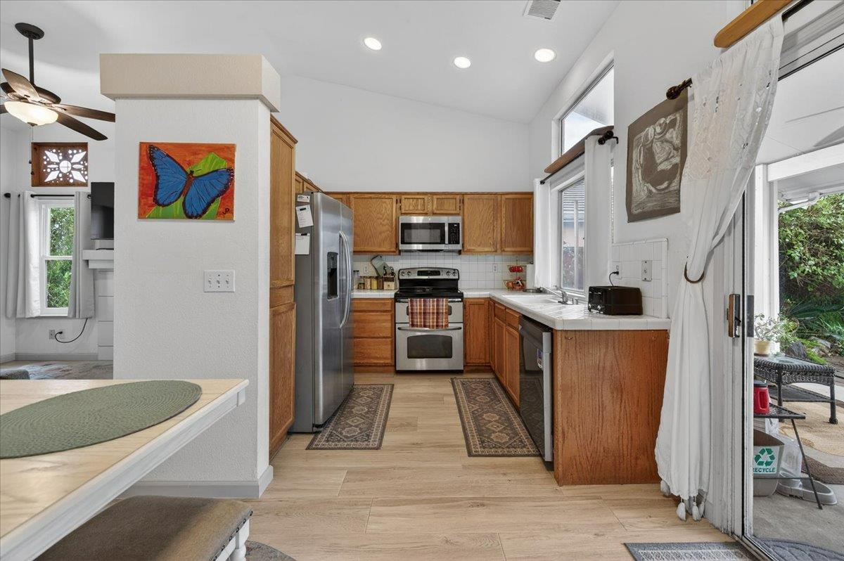 5593 W Norwich Ave, Fresno, CA 93722