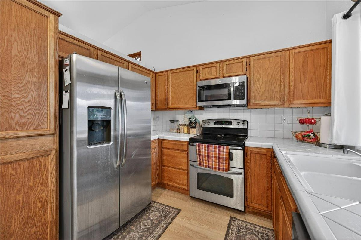 5593 W Norwich Ave, Fresno, CA 93722