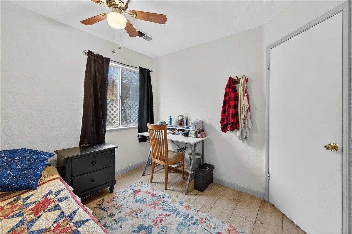 5593 W Norwich Ave, Fresno, CA 93722