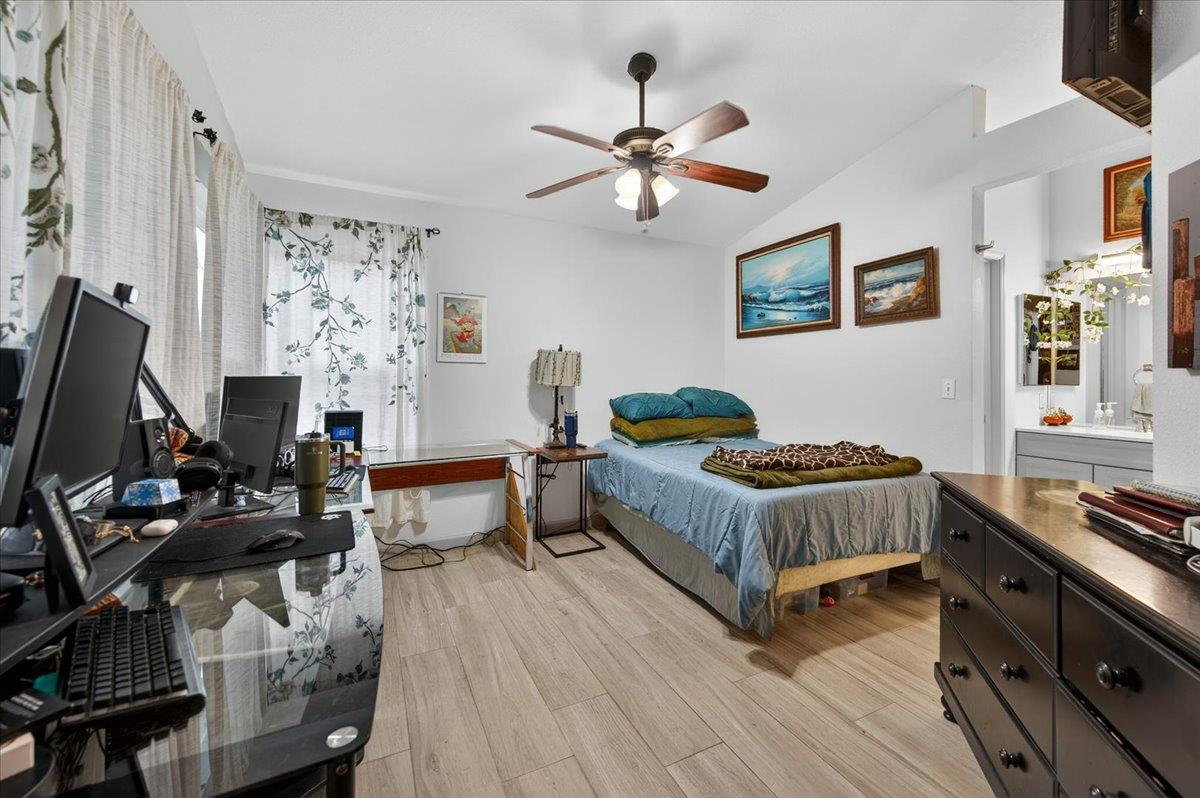 5593 W Norwich Ave, Fresno, CA 93722