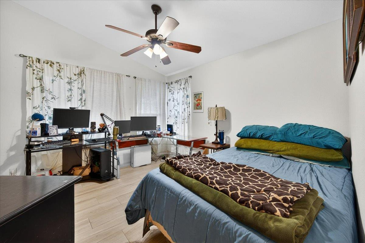 5593 W Norwich Ave, Fresno, CA 93722