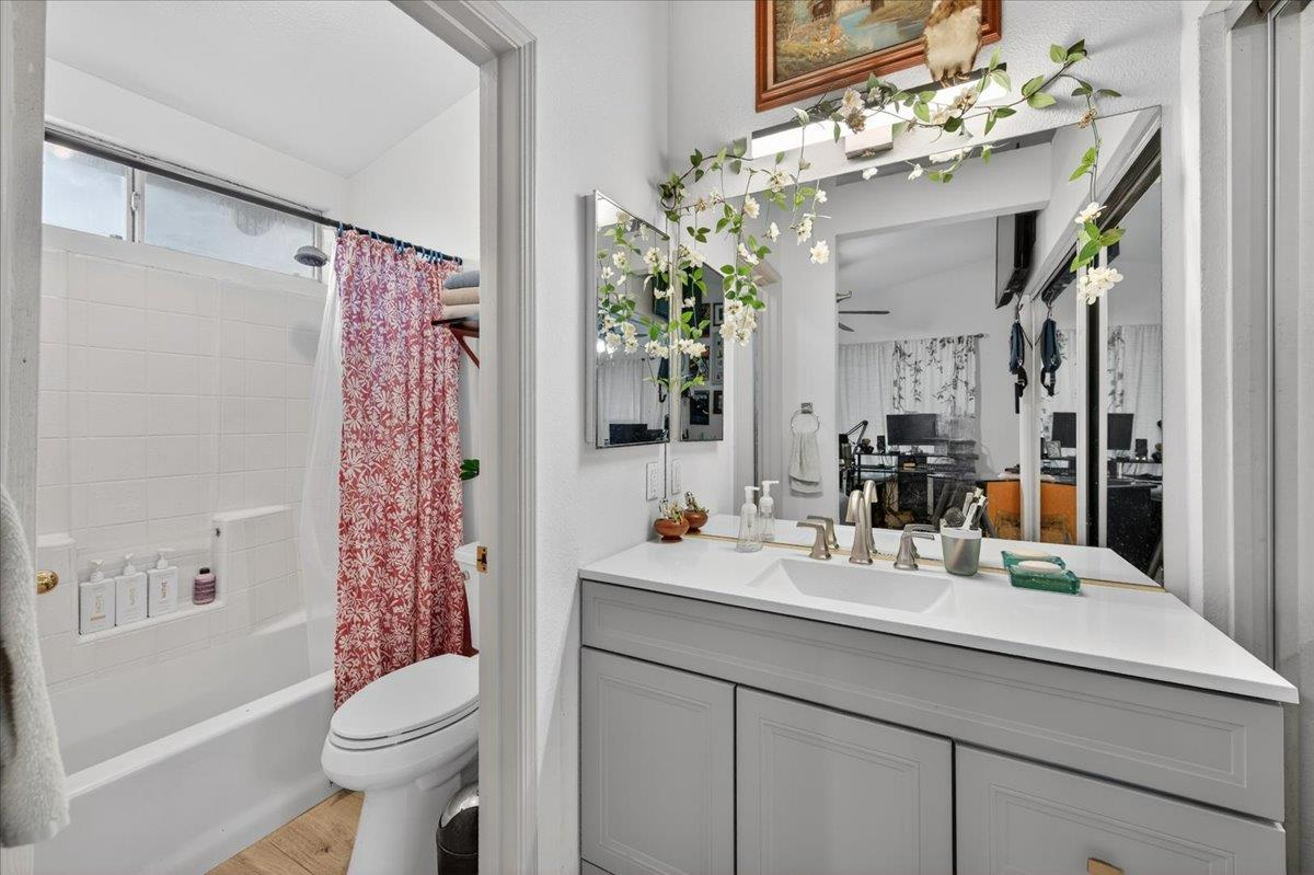 5593 W Norwich Ave, Fresno, CA 93722