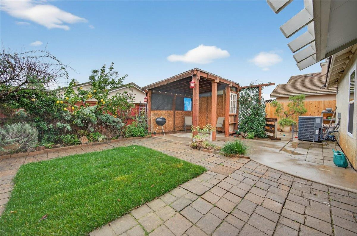 5593 W Norwich Ave, Fresno, CA 93722