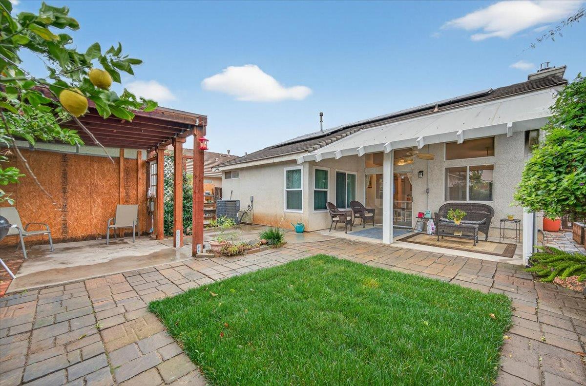 5593 W Norwich Ave, Fresno, CA 93722