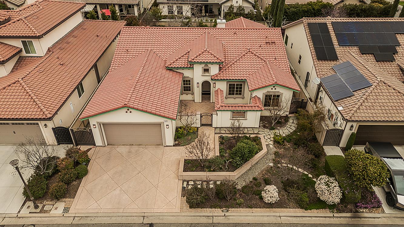 1562 N Empire Ln, Clovis, CA 93619