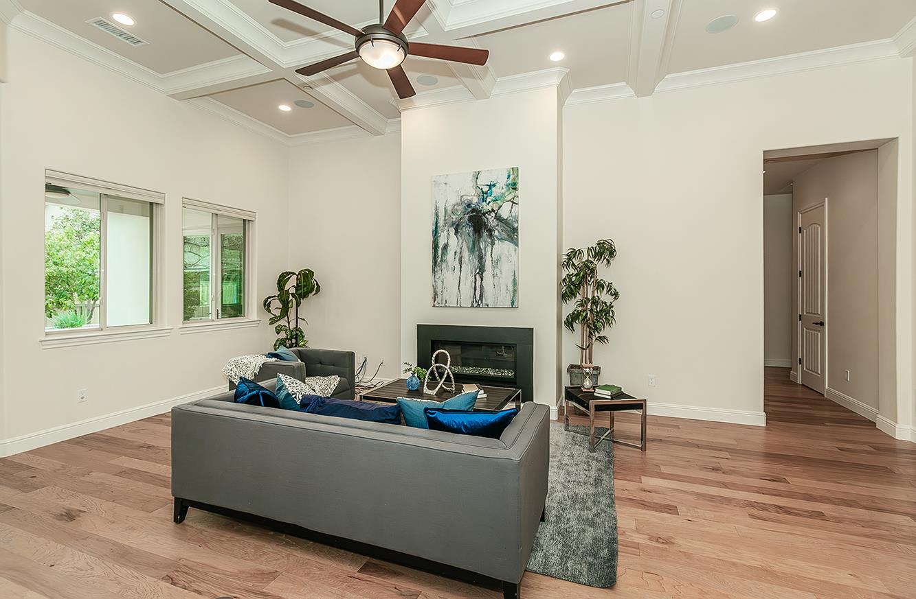 1562 N Empire Ln, Clovis, CA 93619