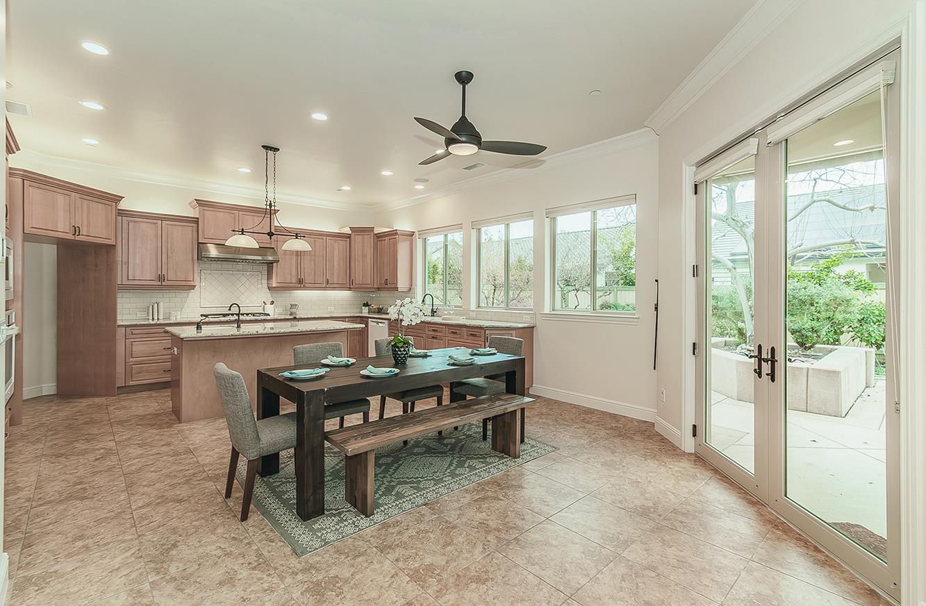 1562 N Empire Ln, Clovis, CA 93619