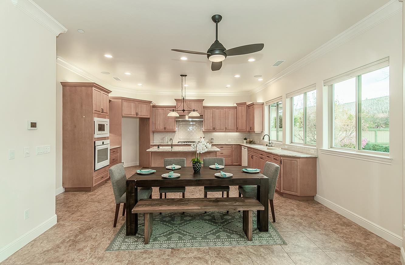 1562 N Empire Ln, Clovis, CA 93619