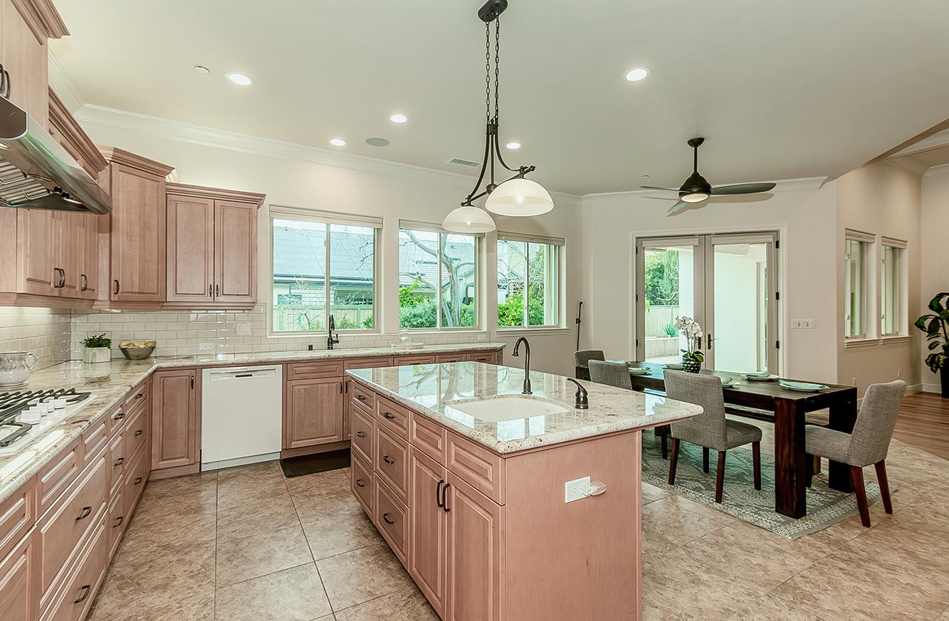 1562 N Empire Ln, Clovis, CA 93619