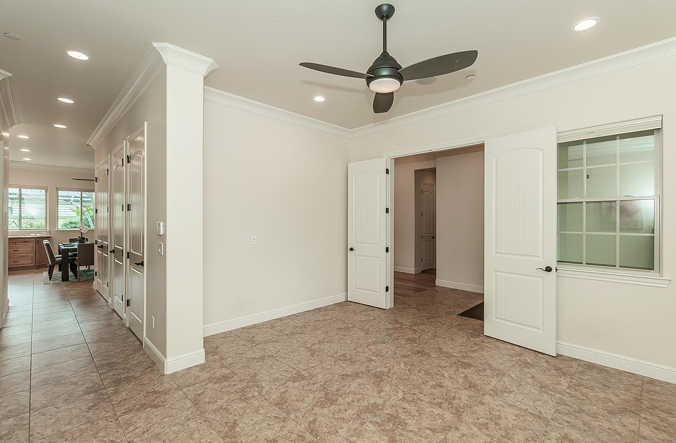 1562 N Empire Ln, Clovis, CA 93619