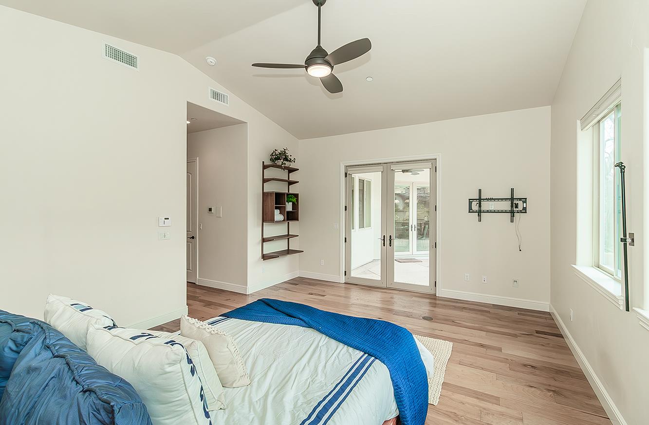 1562 N Empire Ln, Clovis, CA 93619