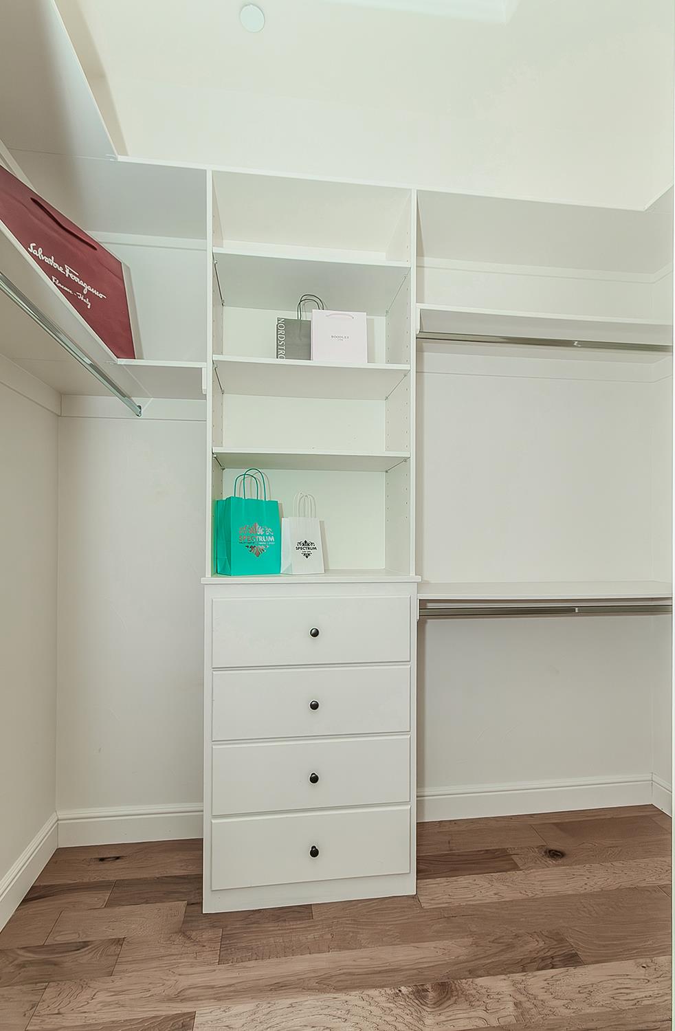 1562 N Empire Ln, Clovis, CA 93619