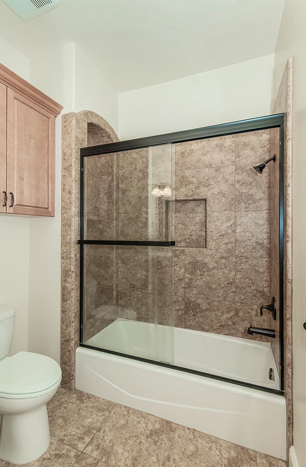 1562 N Empire Ln, Clovis, CA 93619