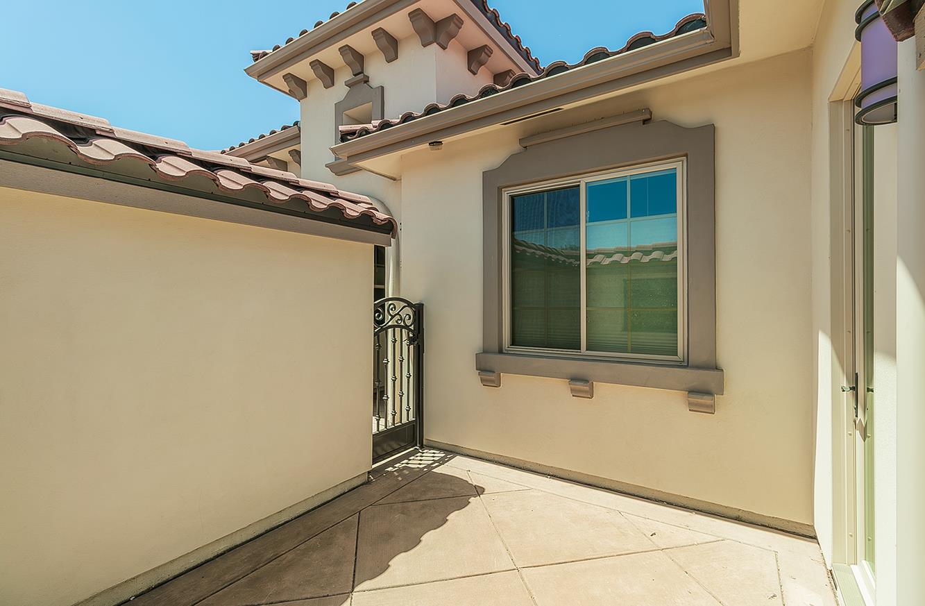 1562 N Empire Ln, Clovis, CA 93619