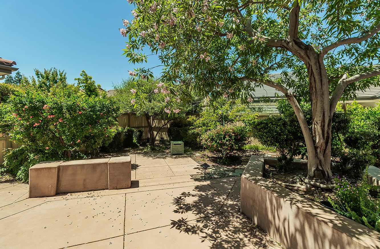 1562 N Empire Ln, Clovis, CA 93619