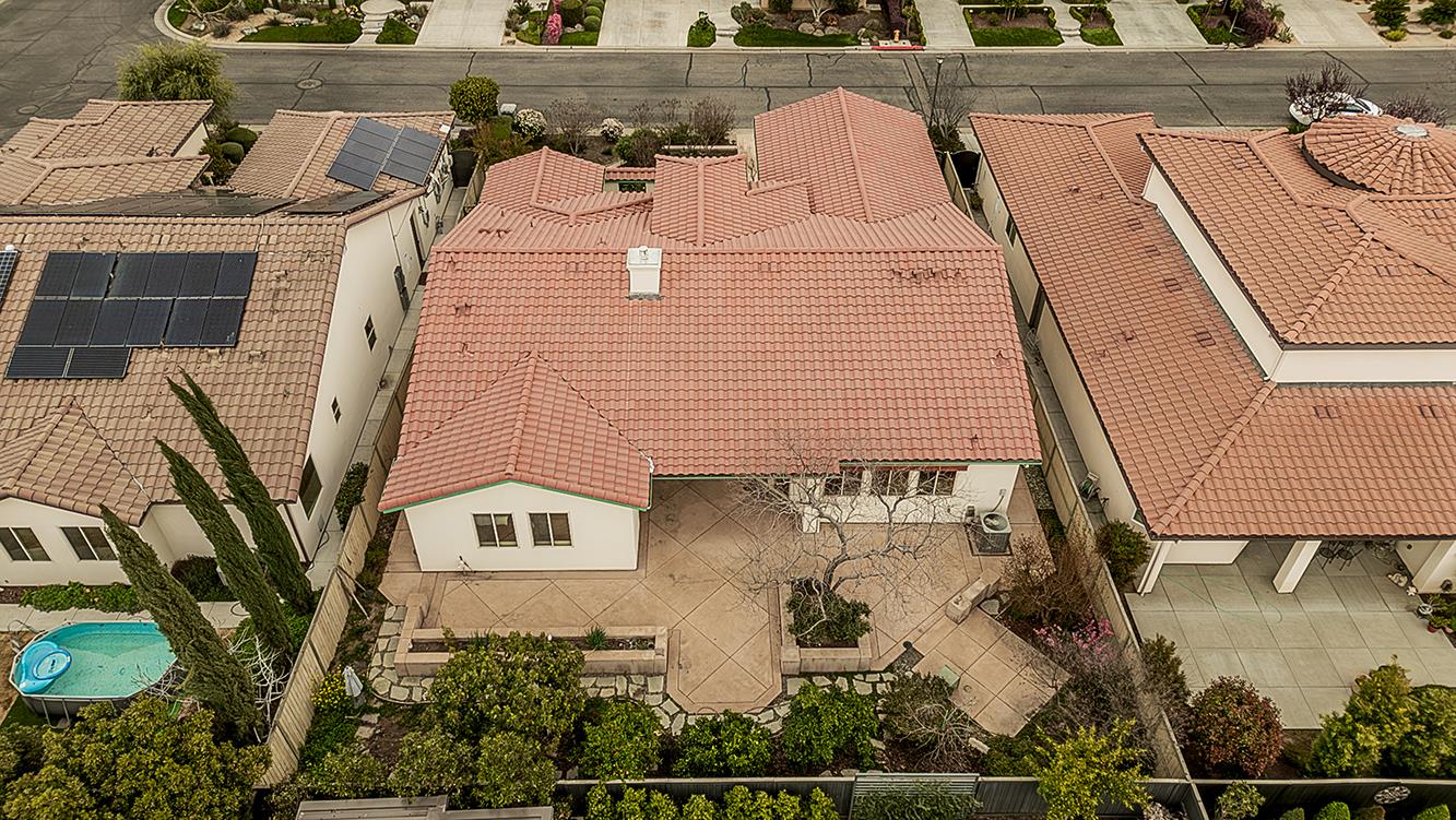 1562 N Empire Ln, Clovis, CA 93619
