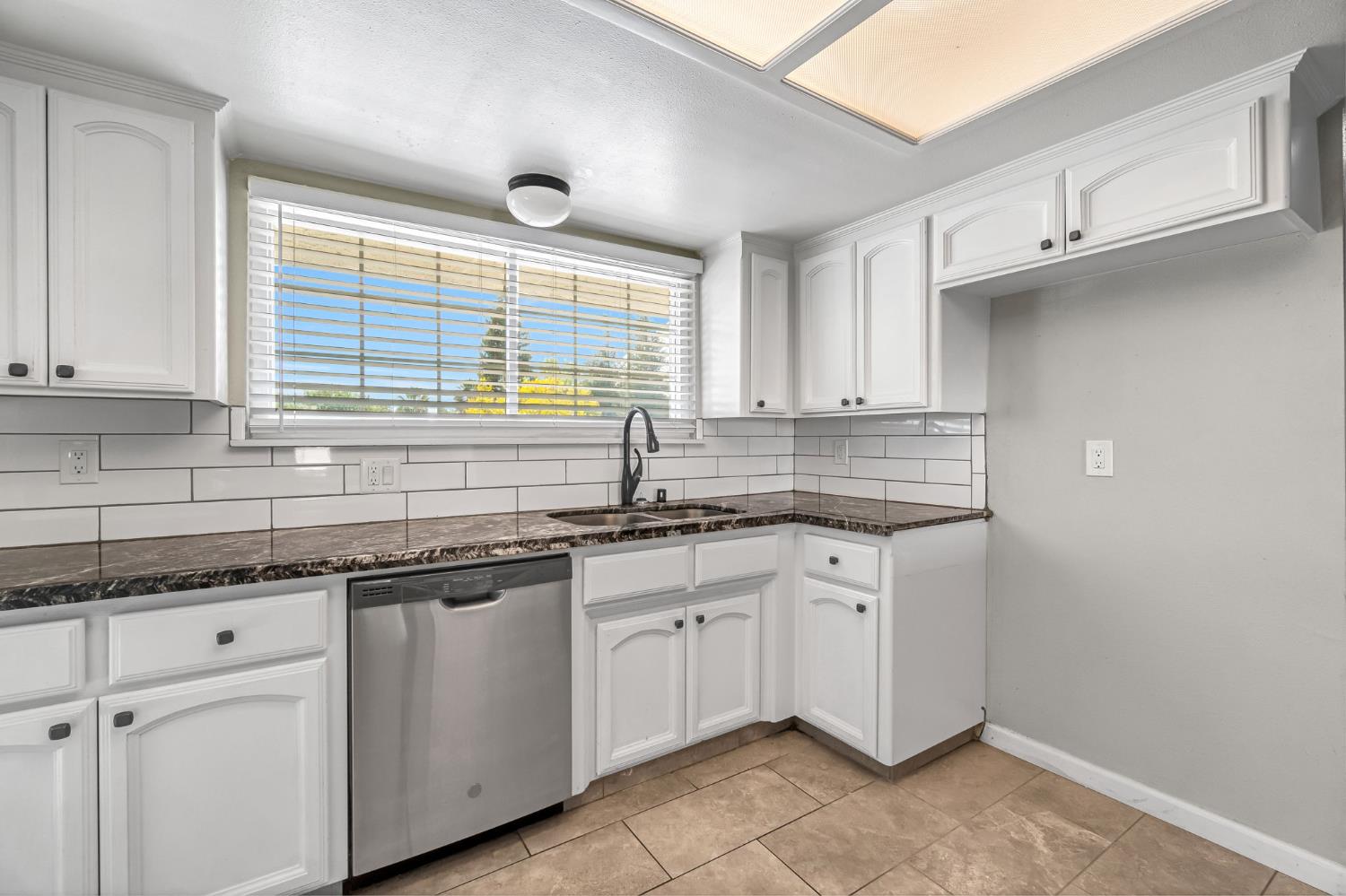 26963 Frisco Way, Madera, CA 93638