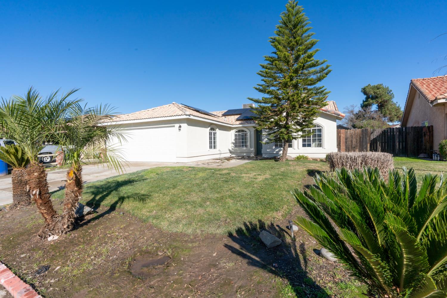 906 Don Medico Dr, Hanford, CA 93230