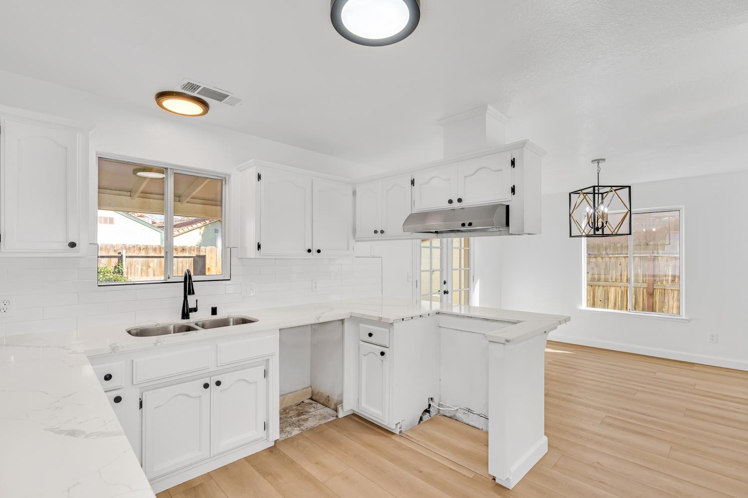 906 Don Medico Dr, Hanford, CA 93230