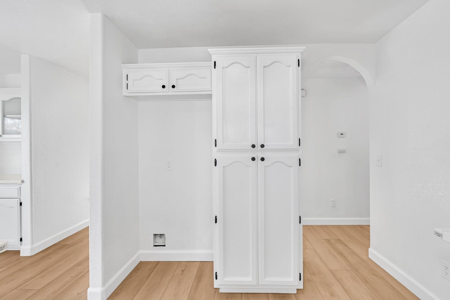 906 Don Medico Dr, Hanford, CA 93230