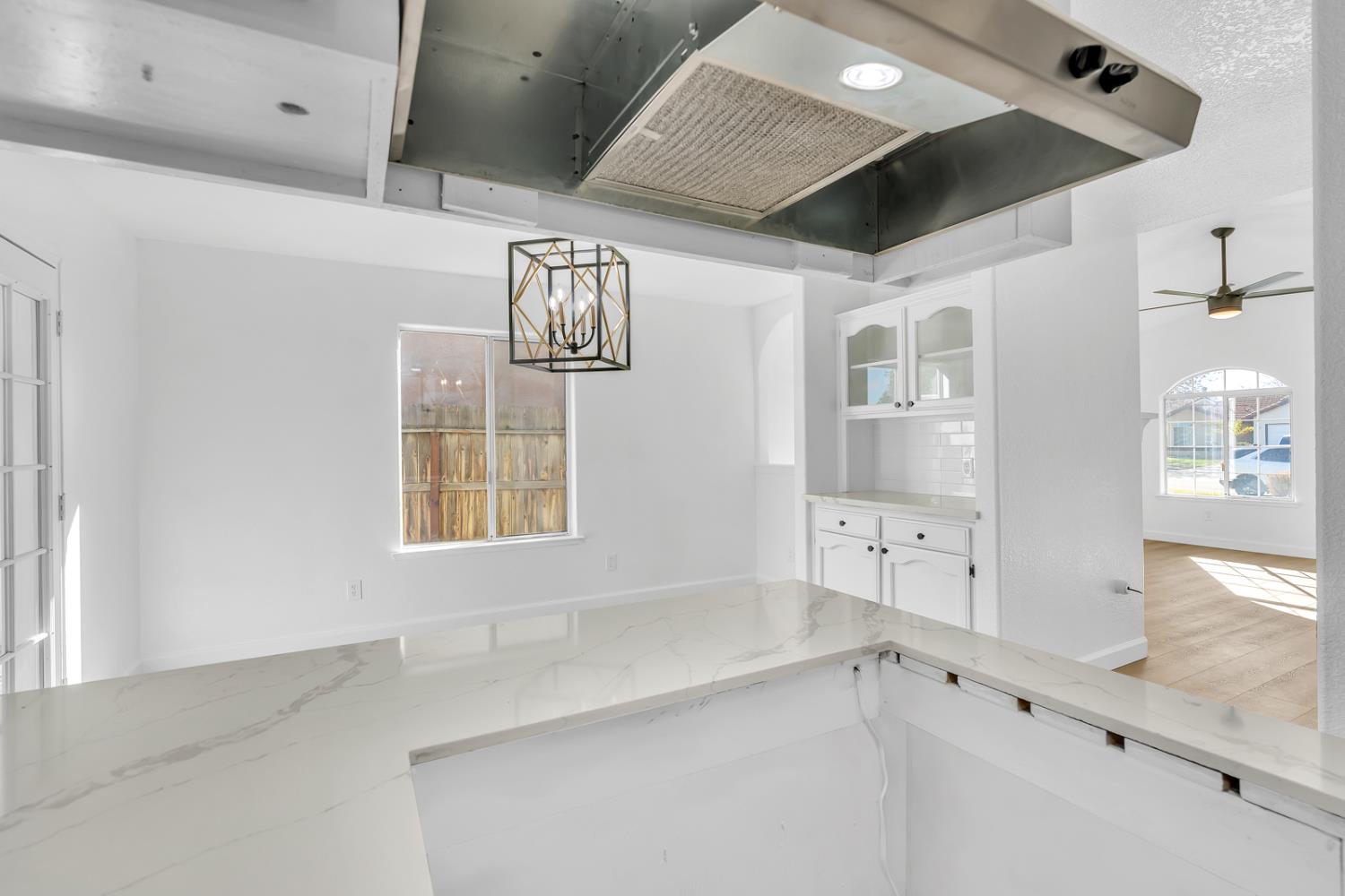 906 Don Medico Dr, Hanford, CA 93230