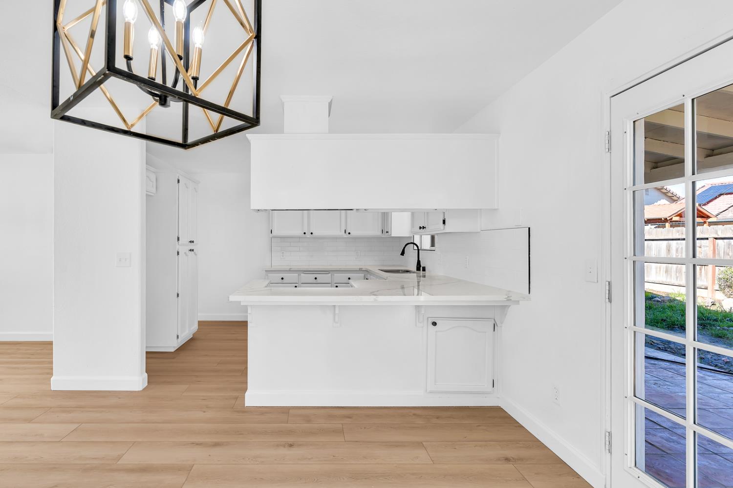 906 Don Medico Dr, Hanford, CA 93230