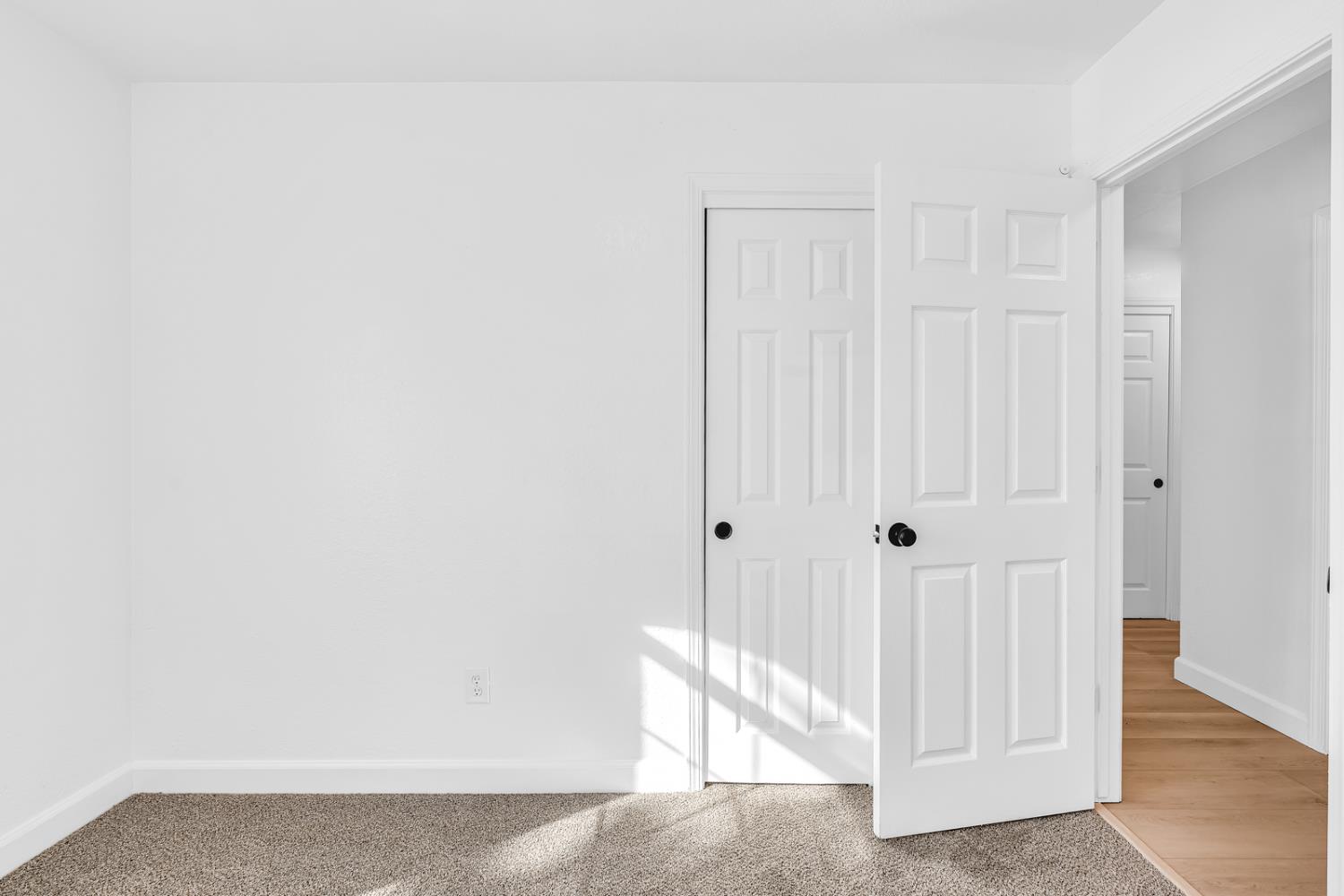 906 Don Medico Dr, Hanford, CA 93230