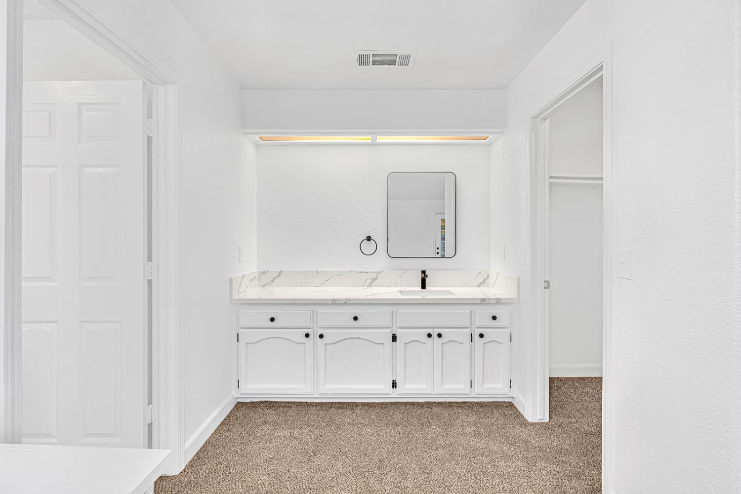 906 Don Medico Dr, Hanford, CA 93230