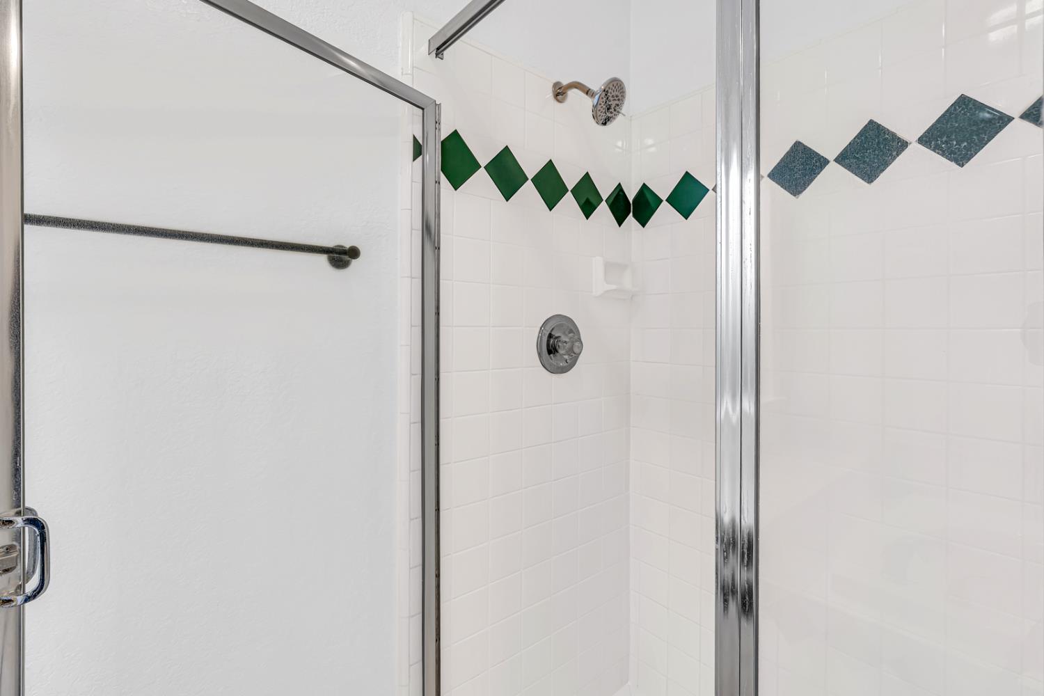 906 Don Medico Dr, Hanford, CA 93230