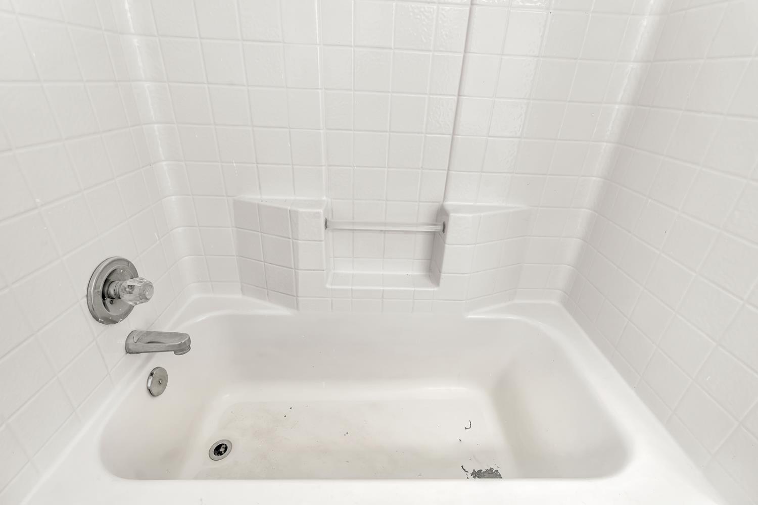 906 Don Medico Dr, Hanford, CA 93230