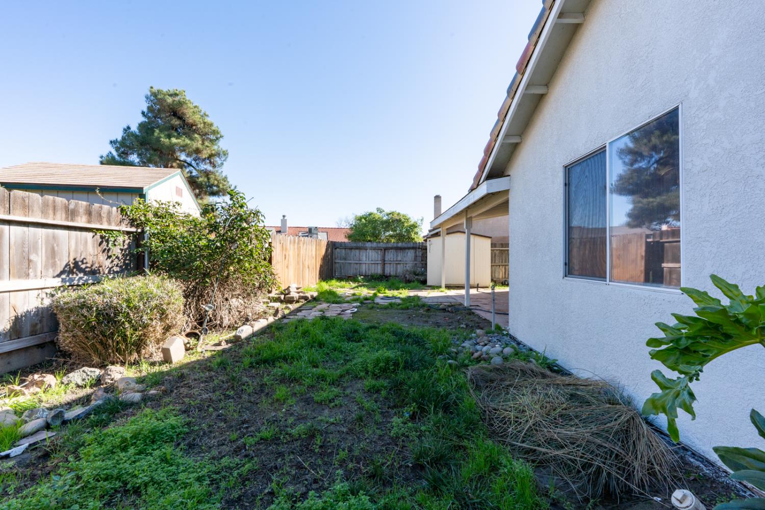 906 Don Medico Dr, Hanford, CA 93230