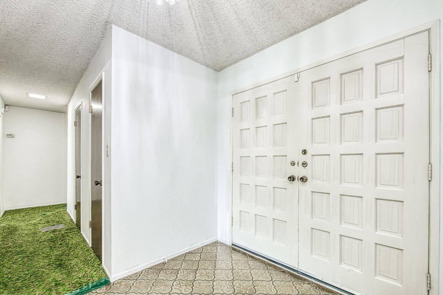 1461 Windsor Dr, Kingsburg, CA 93631