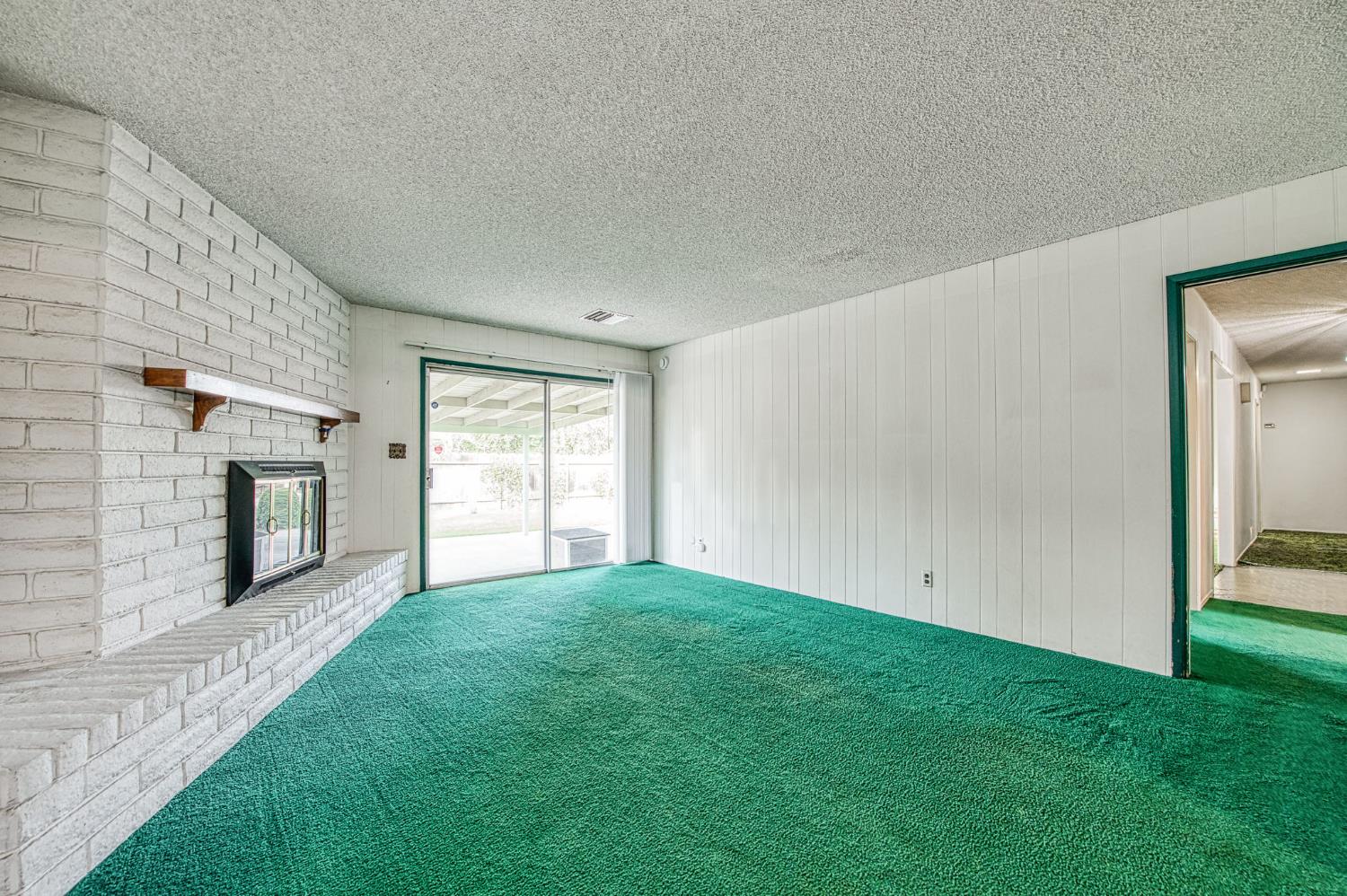 1461 Windsor Dr, Kingsburg, CA 93631