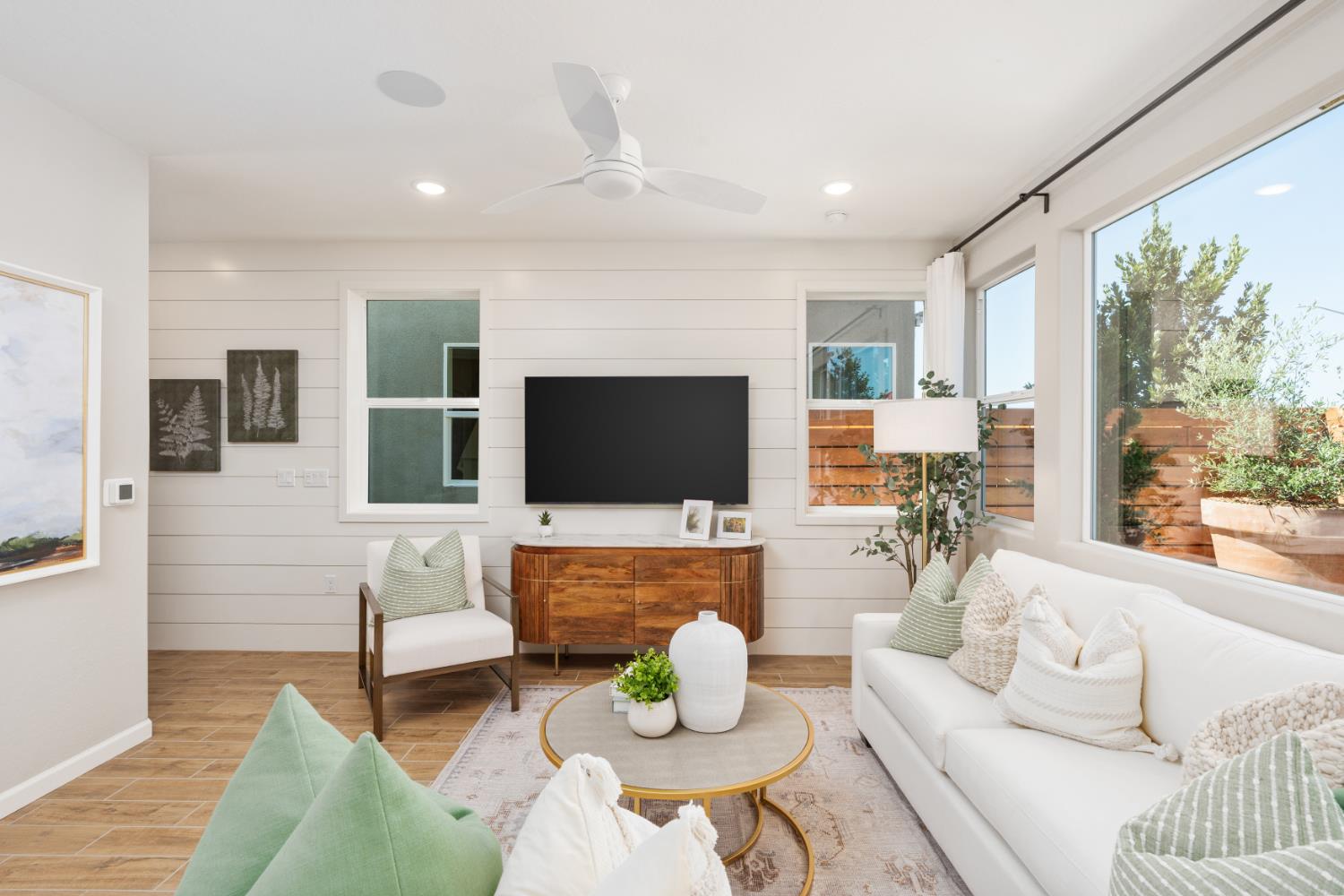 2083 N Wagon Ln, Clovis, CA 93619