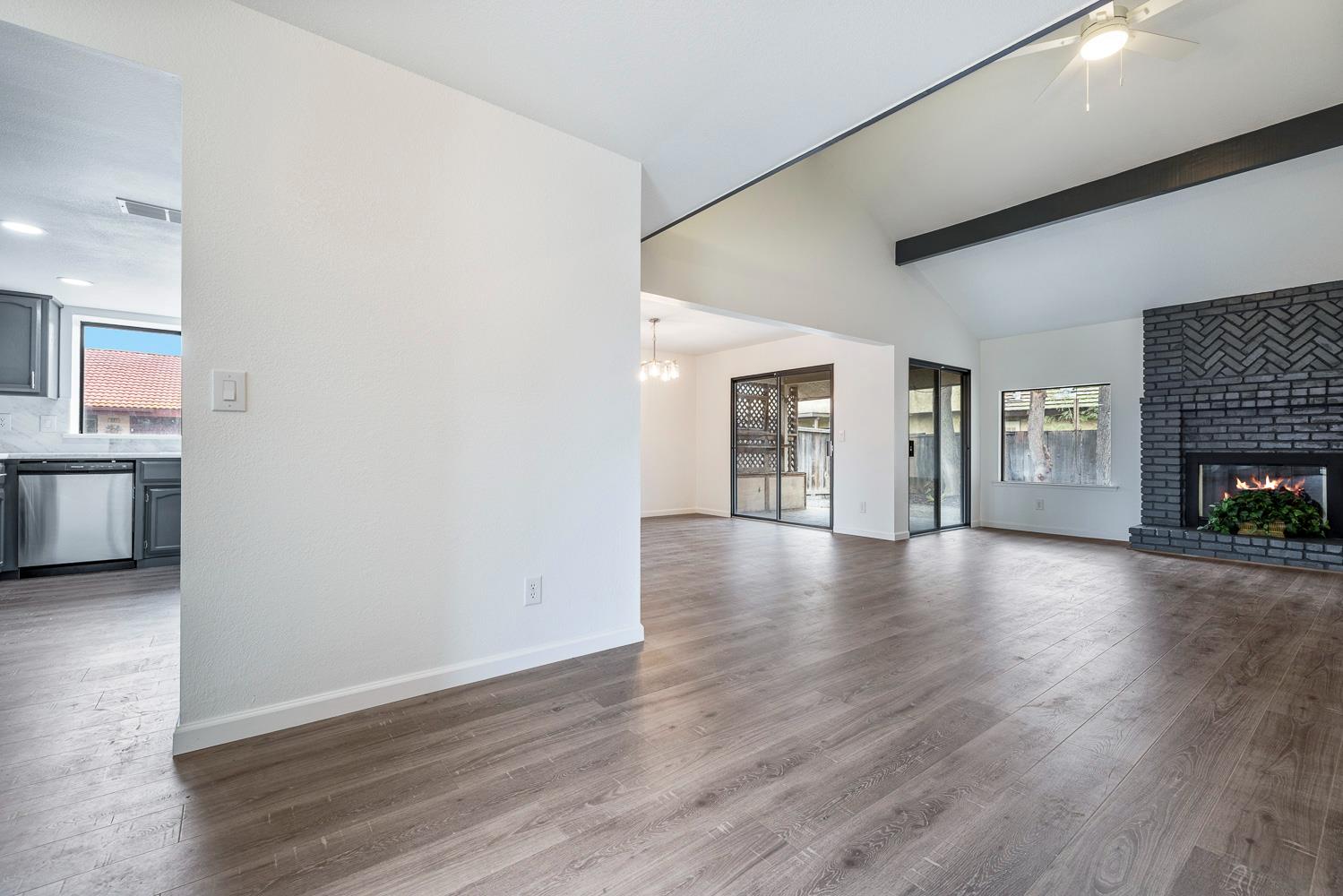 929 Barnett Way, Madera, CA 93637