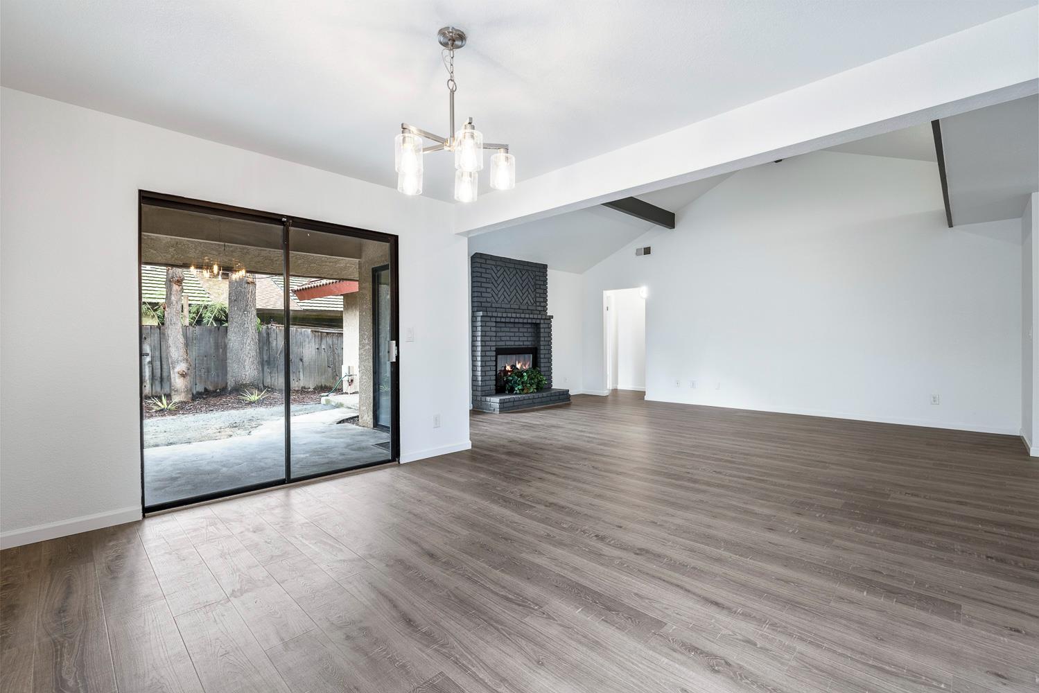 929 Barnett Way, Madera, CA 93637