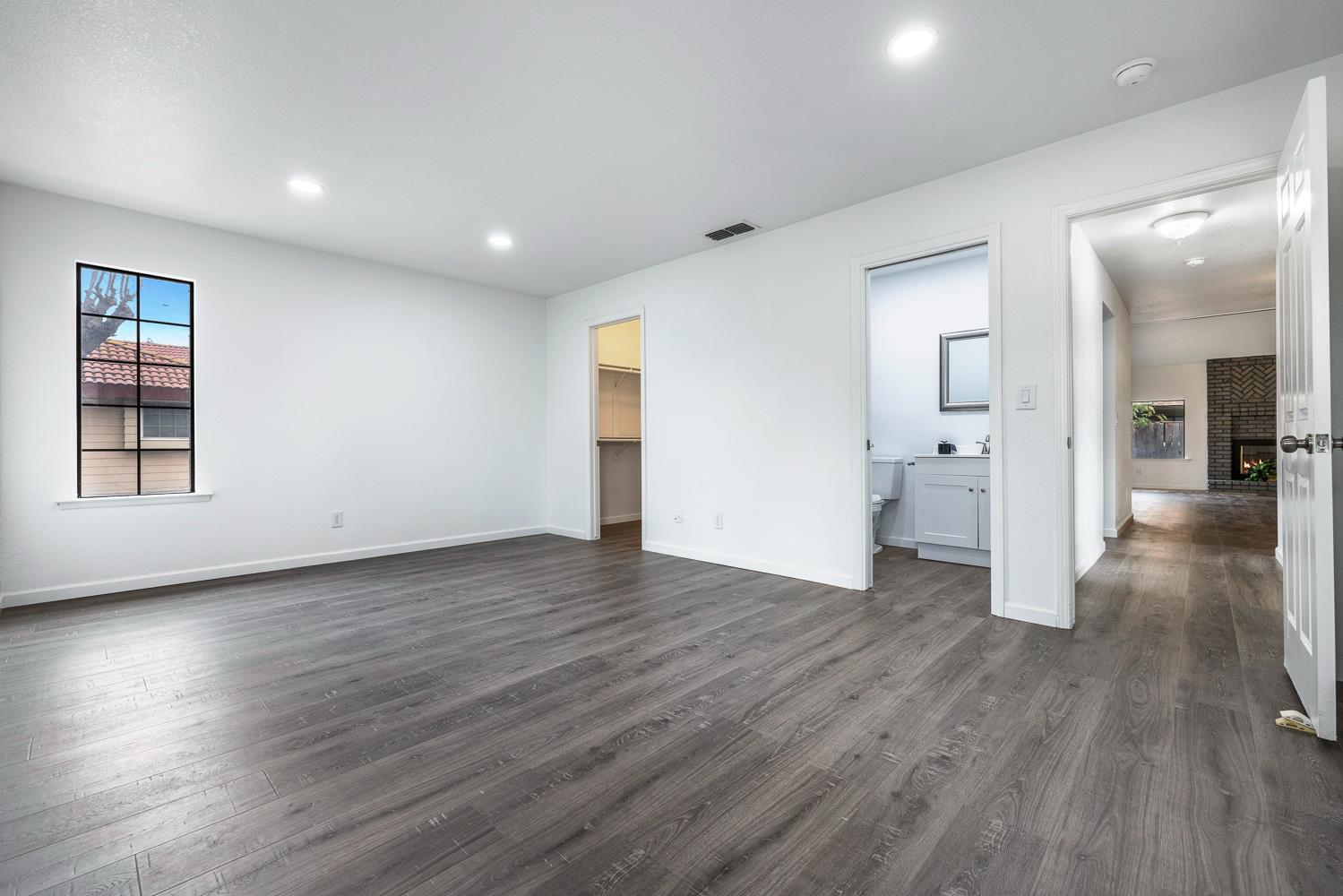 929 Barnett Way, Madera, CA 93637