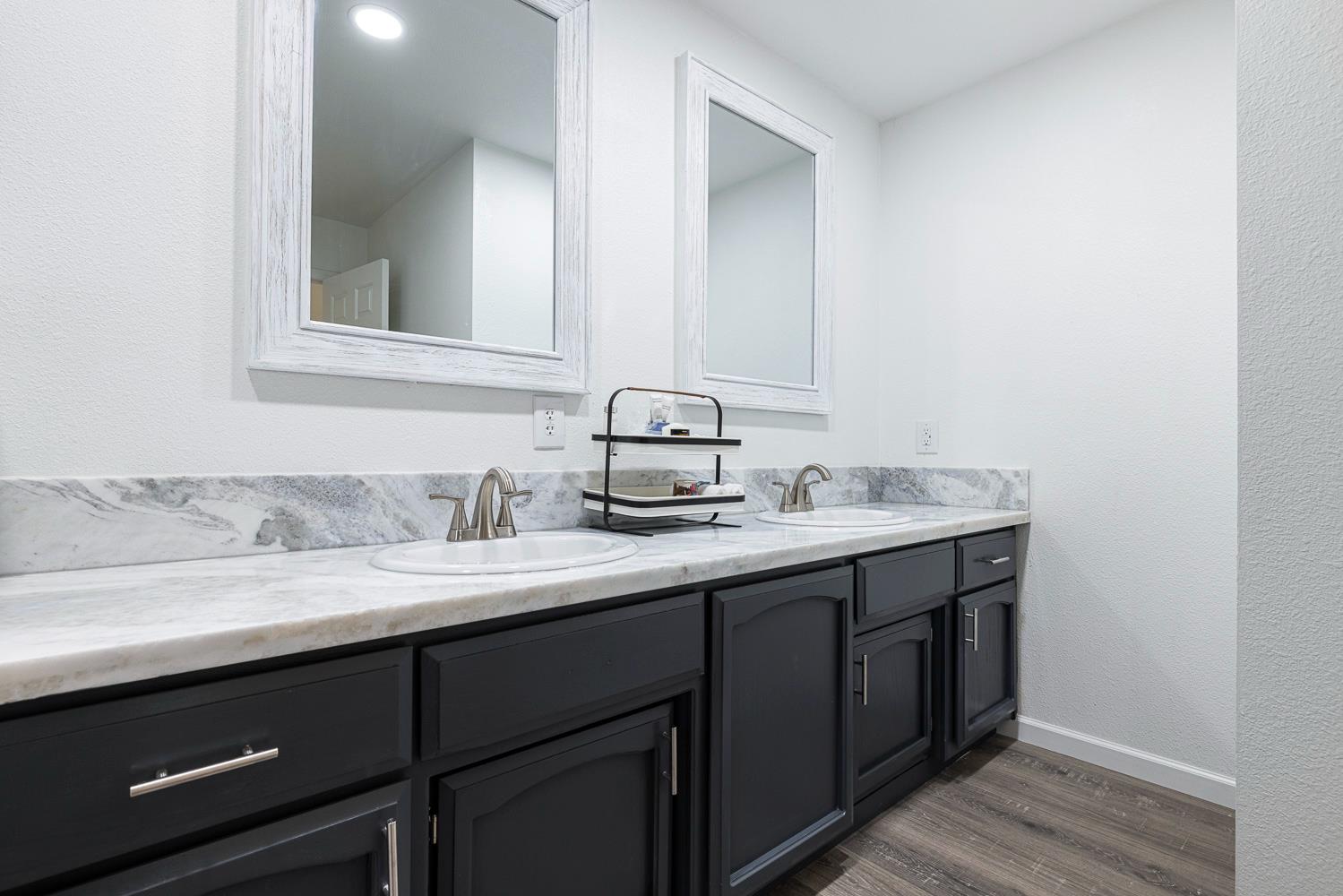 929 Barnett Way, Madera, CA 93637