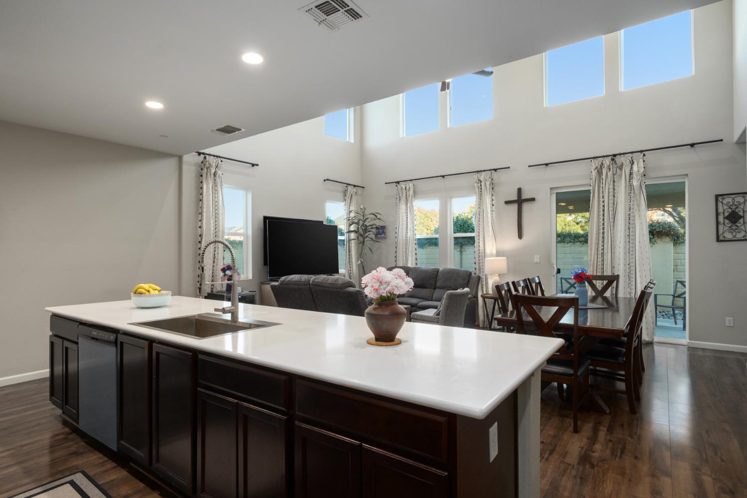 158 Drake St, Madera, CA 93638