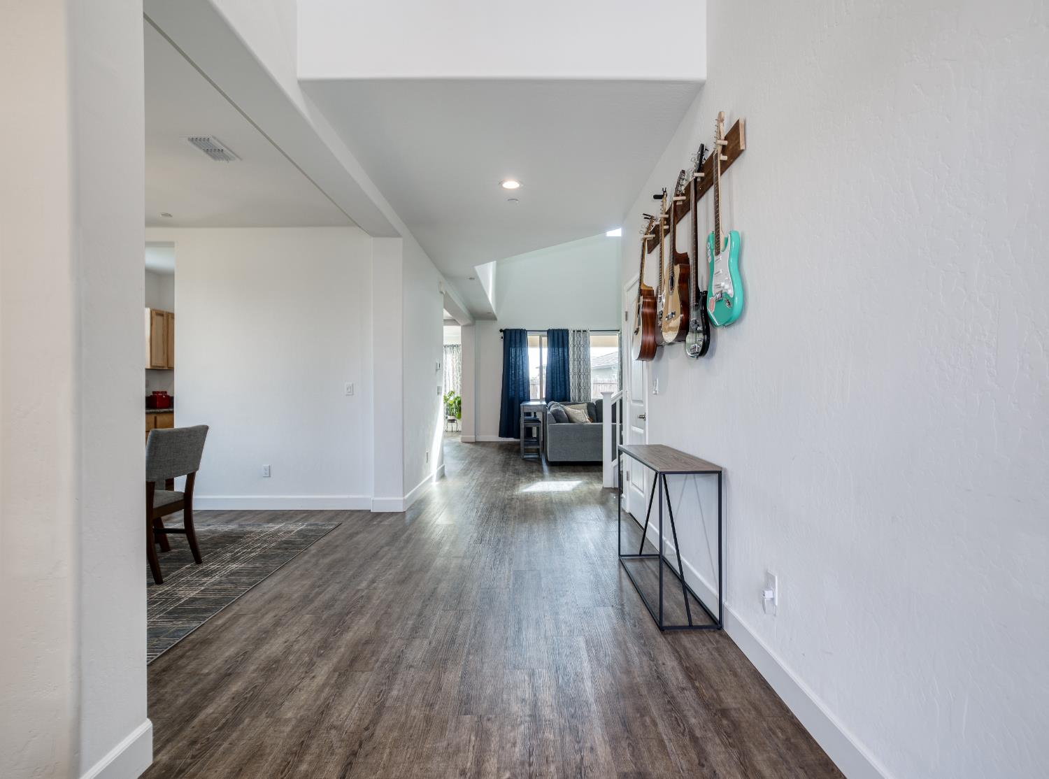 1267 Gold King Place Cir, Dinuba, CA 93618