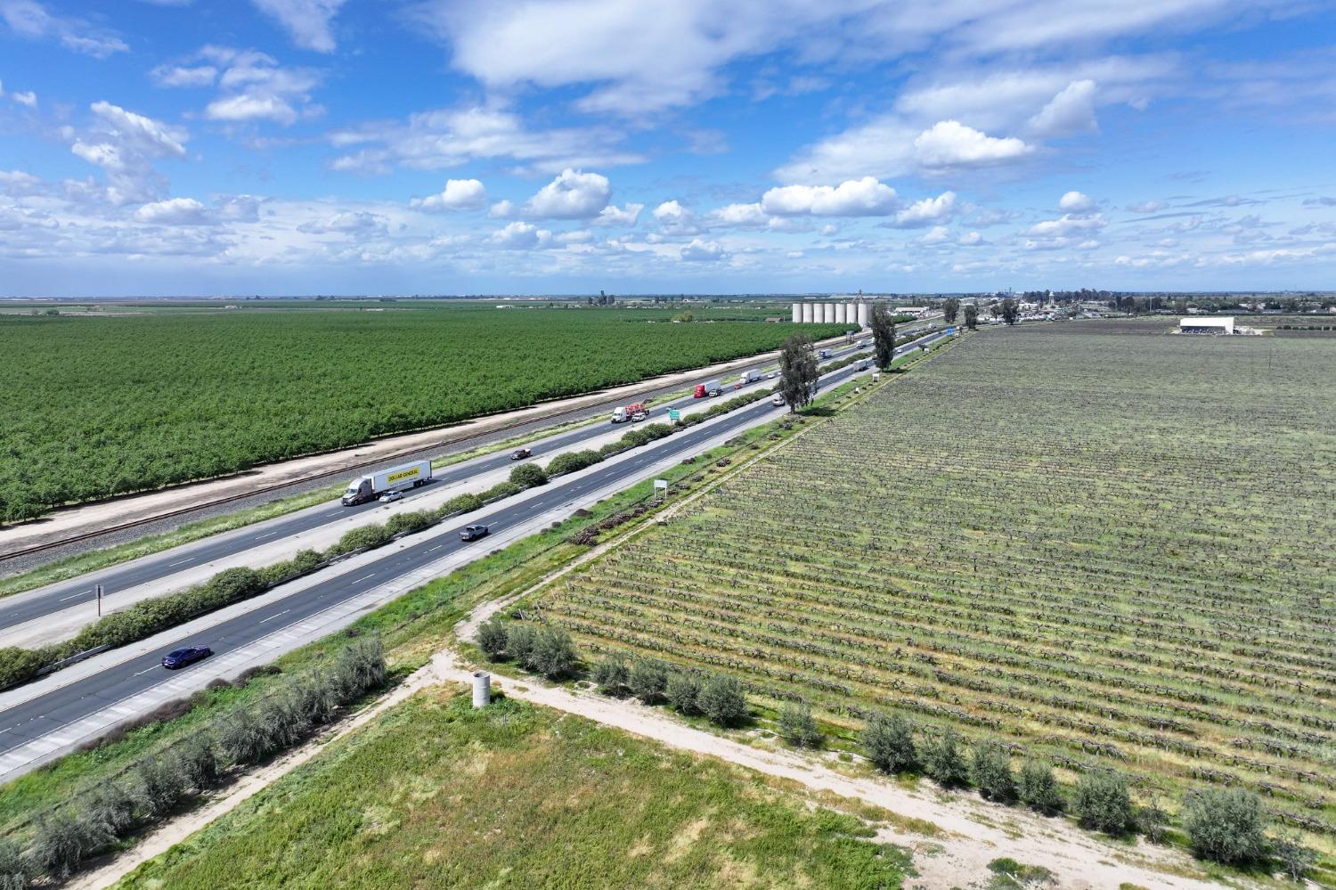 1875 S Elm St, Pixley, CA 93256