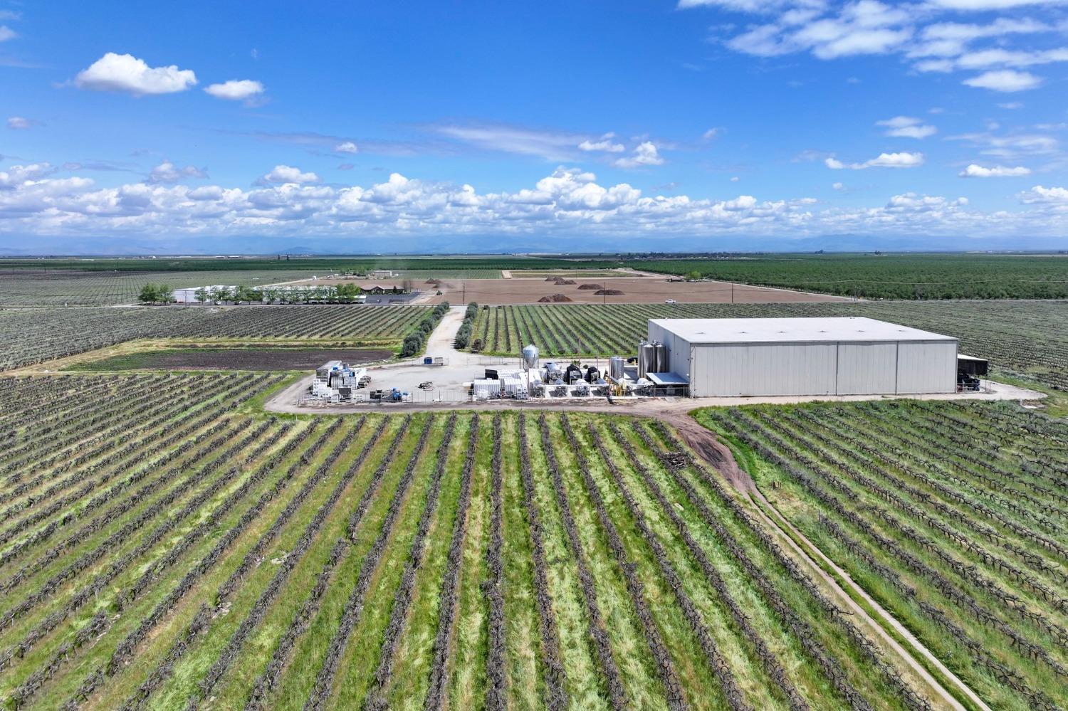 1875 S Elm St, Pixley, CA 93256