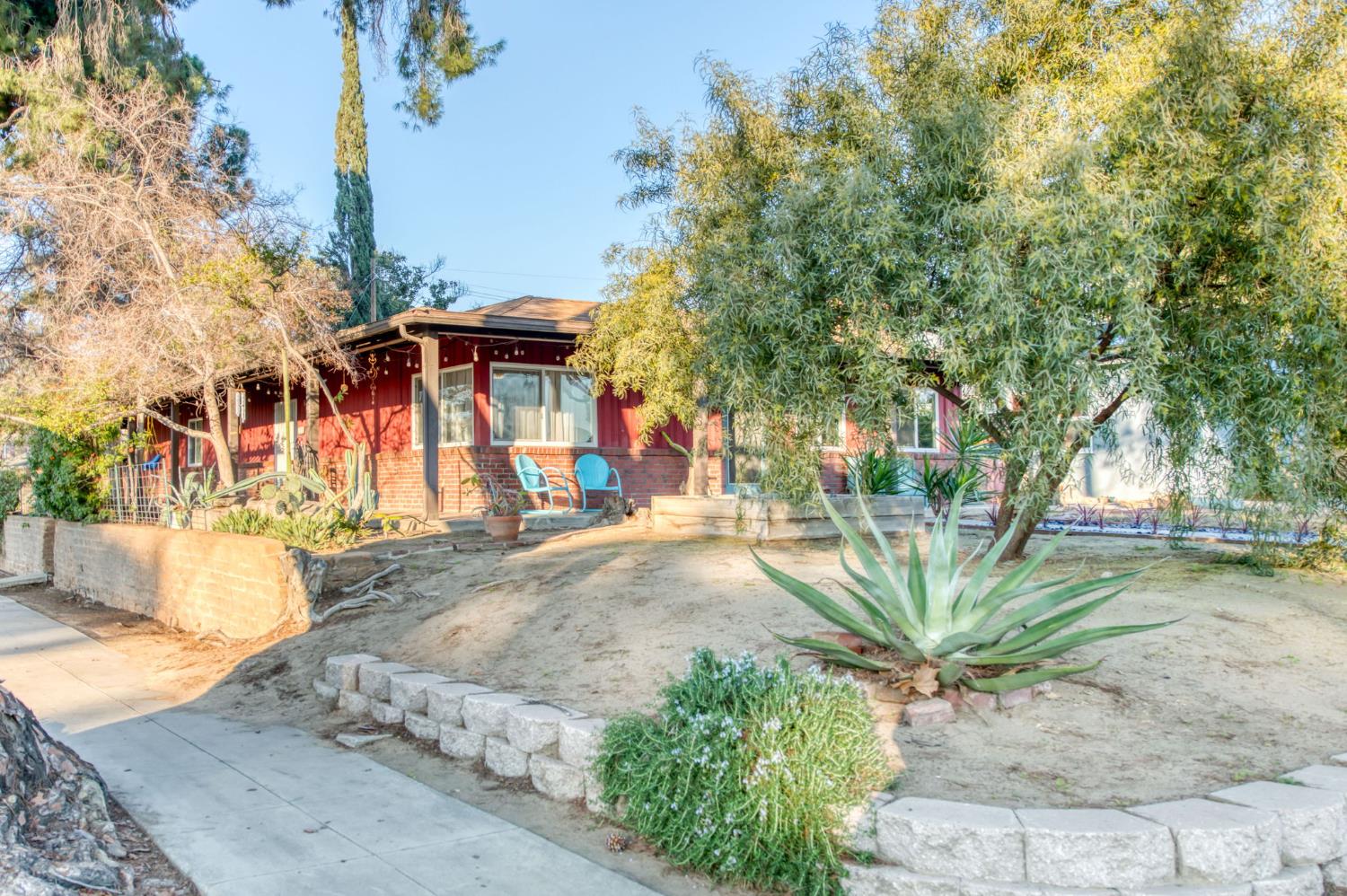 105 Clinton, Fresno, CA 93704