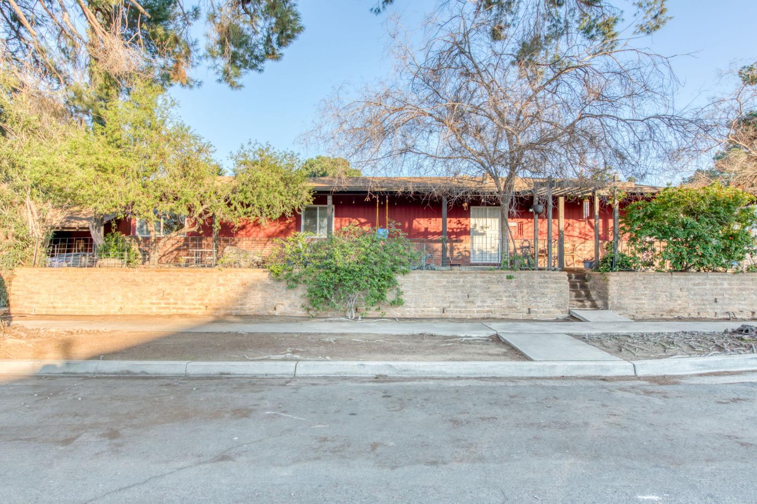 105 Clinton, Fresno, CA 93704