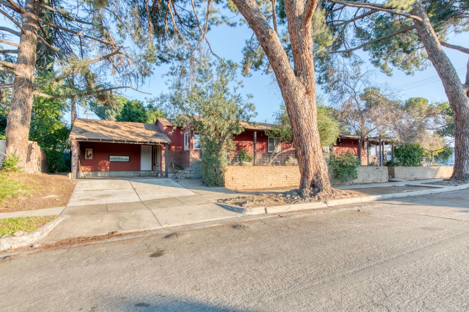 105 Clinton, Fresno, CA 93704