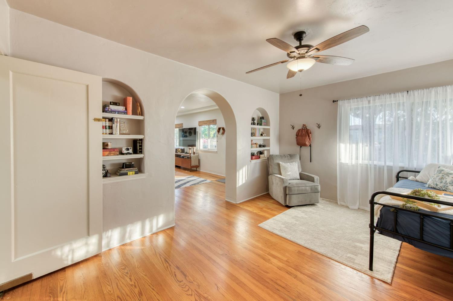 105 Clinton, Fresno, CA 93704