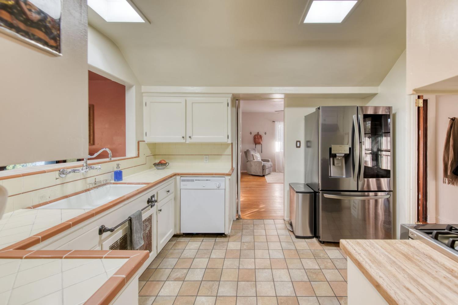 105 Clinton, Fresno, CA 93704